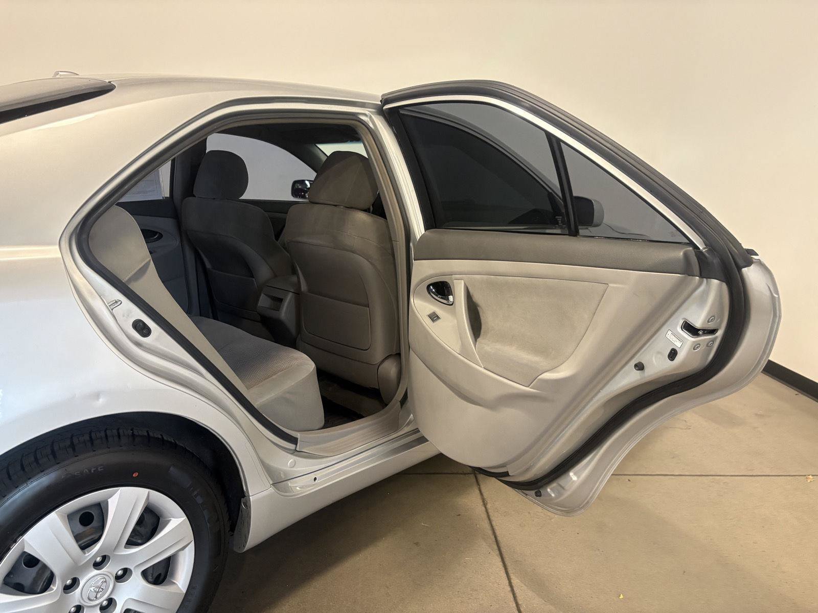 Used 2011 Toyota Camry LE FWD image 47