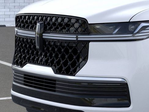 New 2026 Lincoln Navigator Reserve image 17