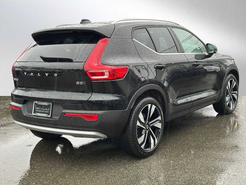 Used 2025 Volvo XC40 B5 Ultra w/ Climate Package image 3