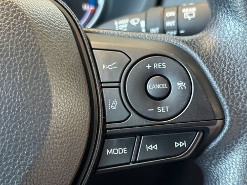 Used 2025 Toyota RAV4 XLE AWD/4WD image 28