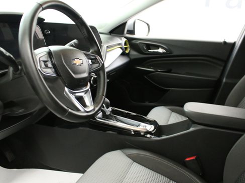 Used 2024 Chevrolet Trax LT w/ Driver Confidence Package FWD image 23