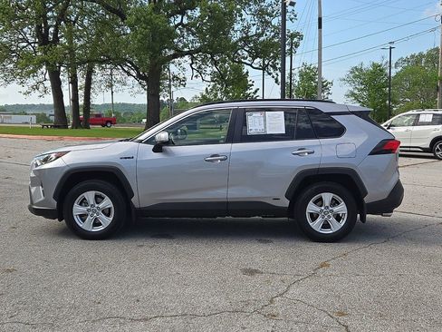 Used 2021 Toyota RAV4 XLE w/ Convenience Package image 4