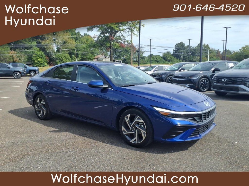 Used 2025 Hyundai Elantra SEL FWD image 7