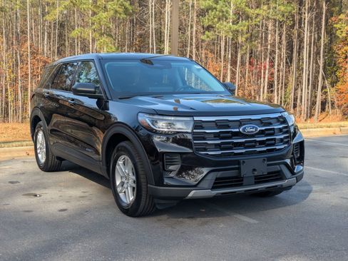 New 2026 Ford Explorer Active image 2