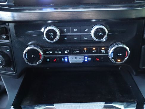 Used 2024 Ford F350 Lariat w/ Lariat Ultimate Package AWD/4WD image 38