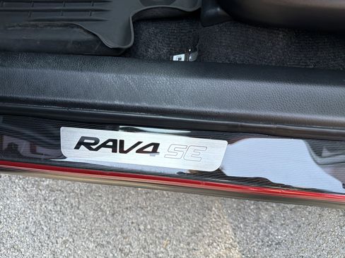 Used 2017 Toyota RAV4 SE AWD/4WD image 15