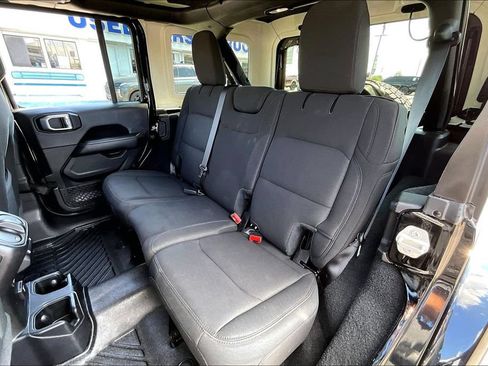 Used 2020 Jeep Wrangler Unlimited Sahara AWD/4WD image 21