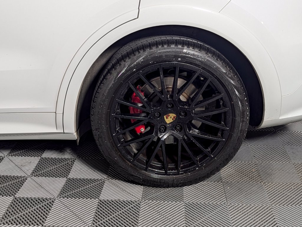 Certified 2023 Porsche Cayenne GTS AWD/4WD image 11
