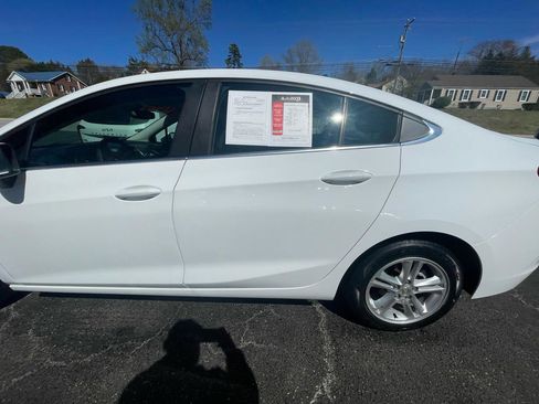 Used 2018 Chevrolet Cruze LT image 4