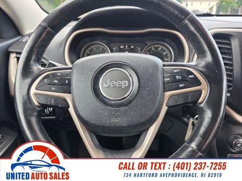 Used 2015 Jeep Cherokee Latitude w/ Cold Weather Group AWD/4WD image 16