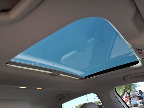 Certified 2024 Volkswagen Jetta SE w/ Panoramic Sunroof Package image 9