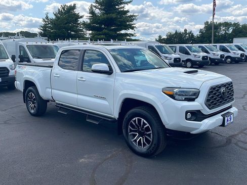 Used 2023 Toyota Tacoma TRD Sport w/ TRD Premium Sport Package AWD/4WD image 7