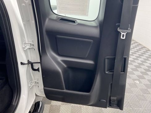 Used 2018 Toyota Tacoma SR image 16