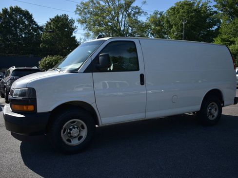 Used 2021 Chevrolet Express 2500 RWD image 2