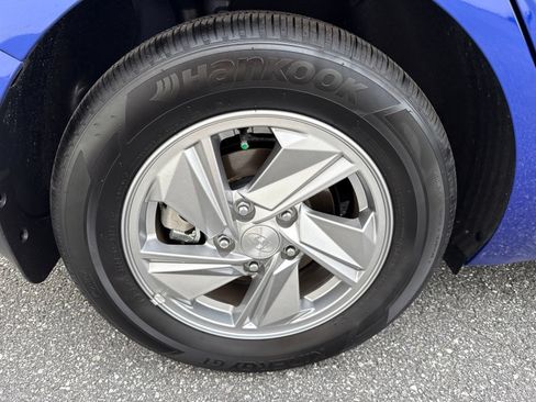 Certified 2025 Hyundai Elantra SE FWD image 9