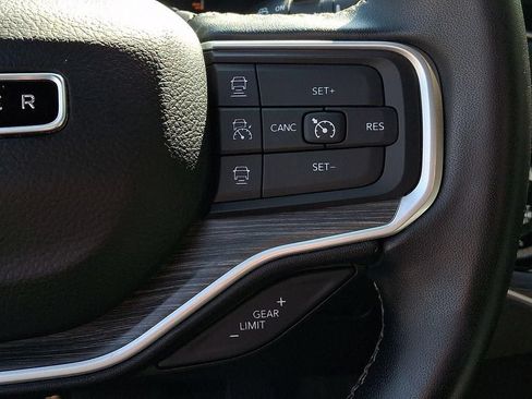 Used 2024 Jeep Wagoneer Series III AWD/4WD image 26