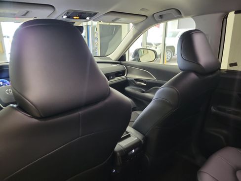 Used 2026 Toyota Grand Highlander FWD image 17