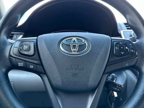 Used 2017 Toyota Camry LE FWD image 32