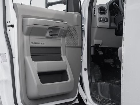 New 2026 Ford E-350 and Econoline 350 Super Duty w/ Power Equipment Group image 39