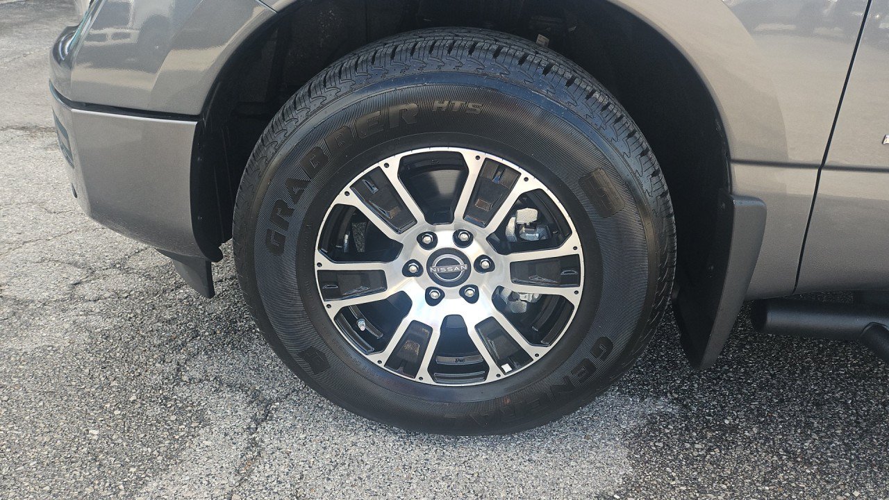 Used 2024 Nissan Titan SV w/ SV Convenience Package RWD image 8