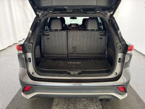 Used 2022 Toyota Highlander XSE AWD/4WD image 6