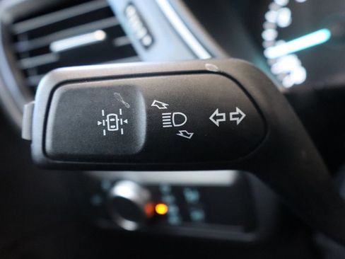 Used 2022 Ford Escape SE w/ SE Sport Appearance Package FWD image 32