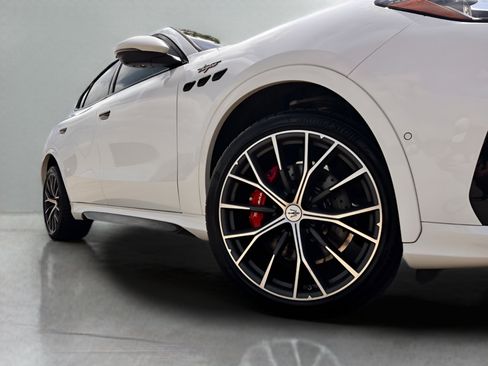 Used 2024 Maserati Grecale Trofeo AWD/4WD image 8