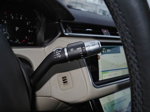 Used 2021 Land Rover Range Rover Velar S image 33