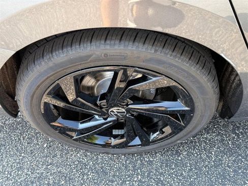 New 2025 Volkswagen Jetta SE image 4