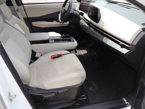 Used 2024 Nissan Ariya FWD image 16