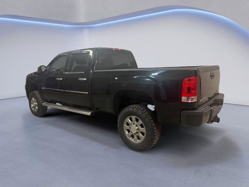 Used 2014 GMC Sierra 2500 Denali w/ Suspension Package, Off-Road image 4