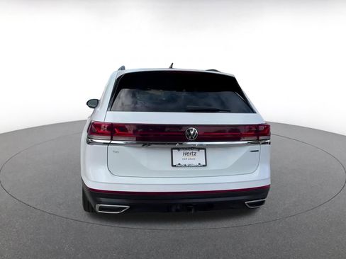 Used 2025 Volkswagen Atlas SE image 12