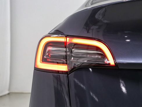 Used 2023 Tesla Model Y 2WD image 11