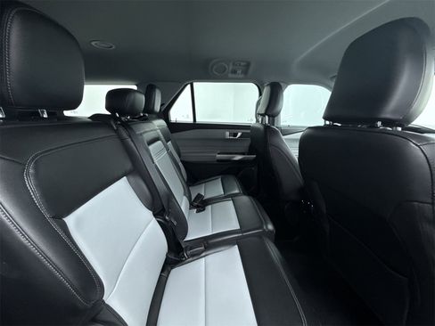 Used 2022 Ford Explorer XLT w/ Equipment Group 202A image 33