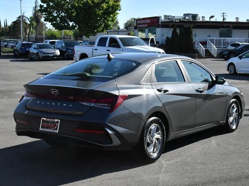 Used 2024 Hyundai Elantra SE FWD image 8