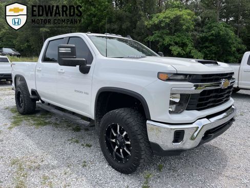 Used 2024 Chevrolet Silverado 2500 LT AWD/4WD image 1
