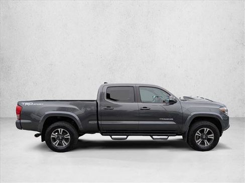 Used 2016 Toyota Tacoma TRD Sport RWD image 4