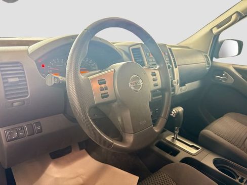 Used 2012 Nissan Frontier SV w/ SV Premium Utility Pkg AWD/4WD image 10
