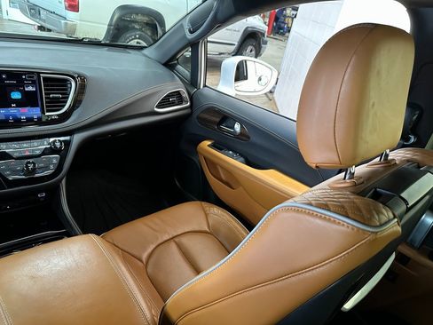 Certified 2021 Chrysler Pacifica Pinnacle image 16