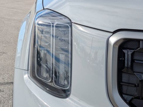 Used 2023 Kia Telluride EX X-Line image 10