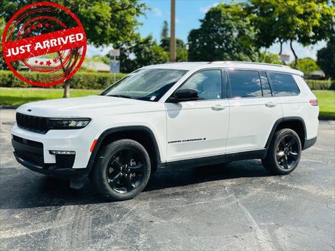 Used 2023 Jeep Grand Cherokee L Limited w/ Black Appearance Package RWD image 2