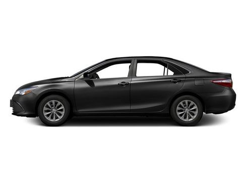 Used 2016 Toyota Camry SE image 3