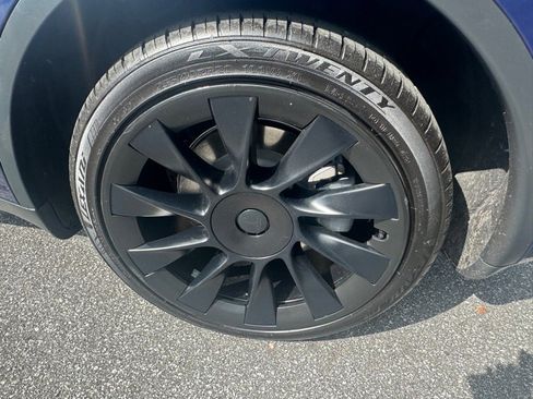 Used 2023 Tesla Model Y 2WD image 12