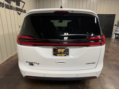 Used 2025 Chrysler Pacifica Limited FWD image 9
