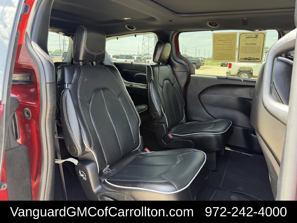 Used 2025 Chrysler Pacifica Limited FWD image 33