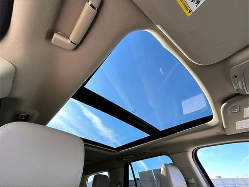 Used 2024 Ford Expedition Limited image 19