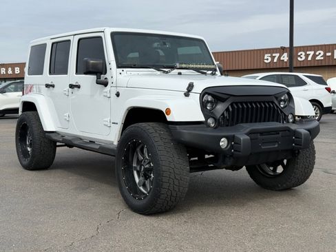 Used 2016 Jeep Wrangler Unlimited Sahara image 10