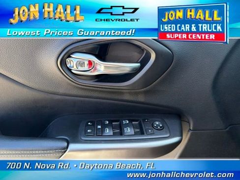 Used 2021 Jeep Cherokee Latitude Plus image 23