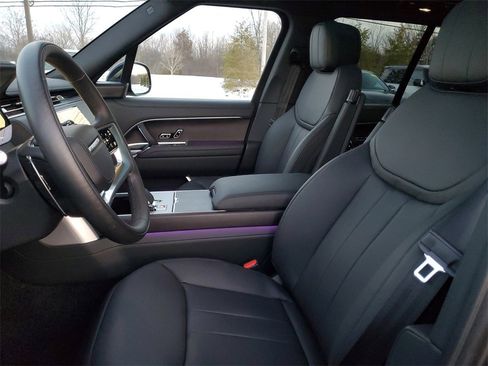 New 2025 Land Rover Range Rover SE image 6