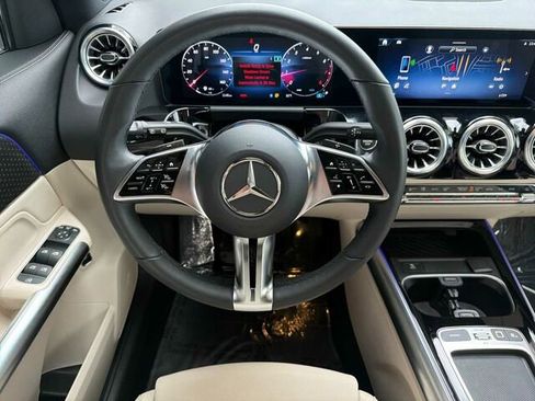 Used 2025 Mercedes-Benz GLA 250 4MATIC image 18